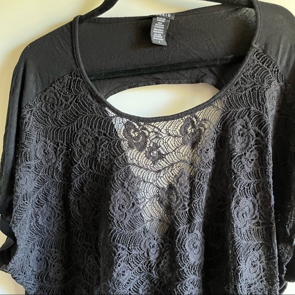 Black Torrid Short Sleeve Lace And Open Cowl Reversible Top, Size 3 - Picture 3 of 6
